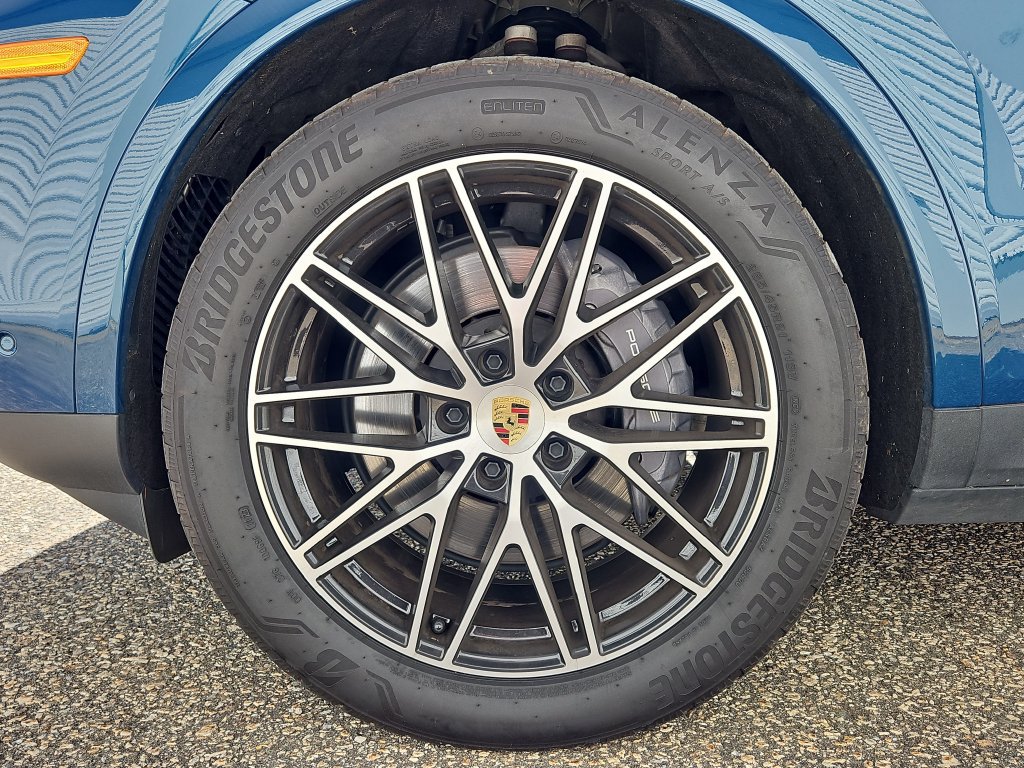 Used 2024 Porsche Cayenne Coupe AWD/4WD image 11