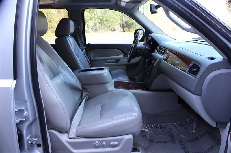 Used 2011 Chevrolet Tahoe LTZ AWD/4WD image 20