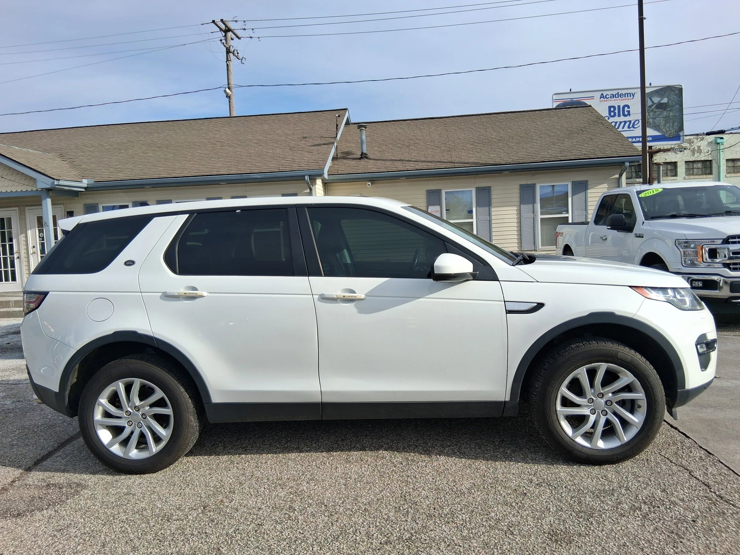Used 2016 Land Rover Discovery Sport HSE AWD/4WD image 8