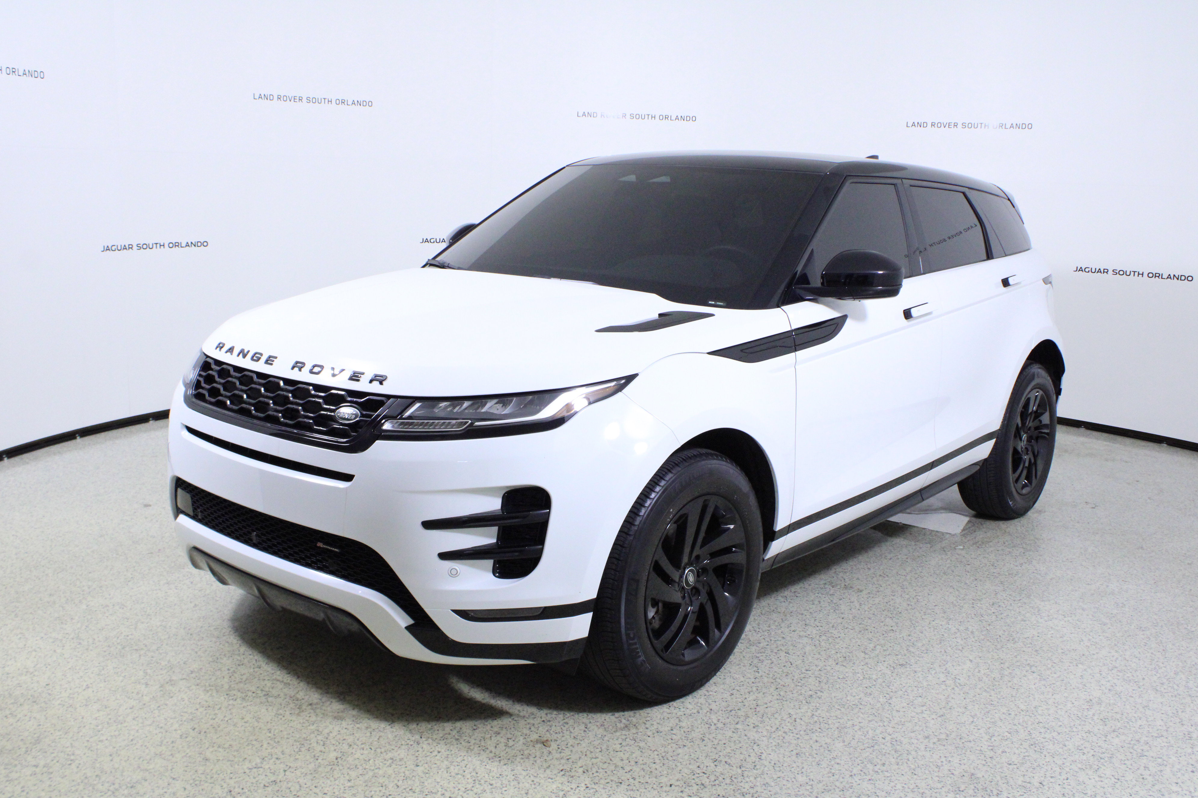 Used 2023 Land Rover Range Rover Evoque R-Dynamic S image 4