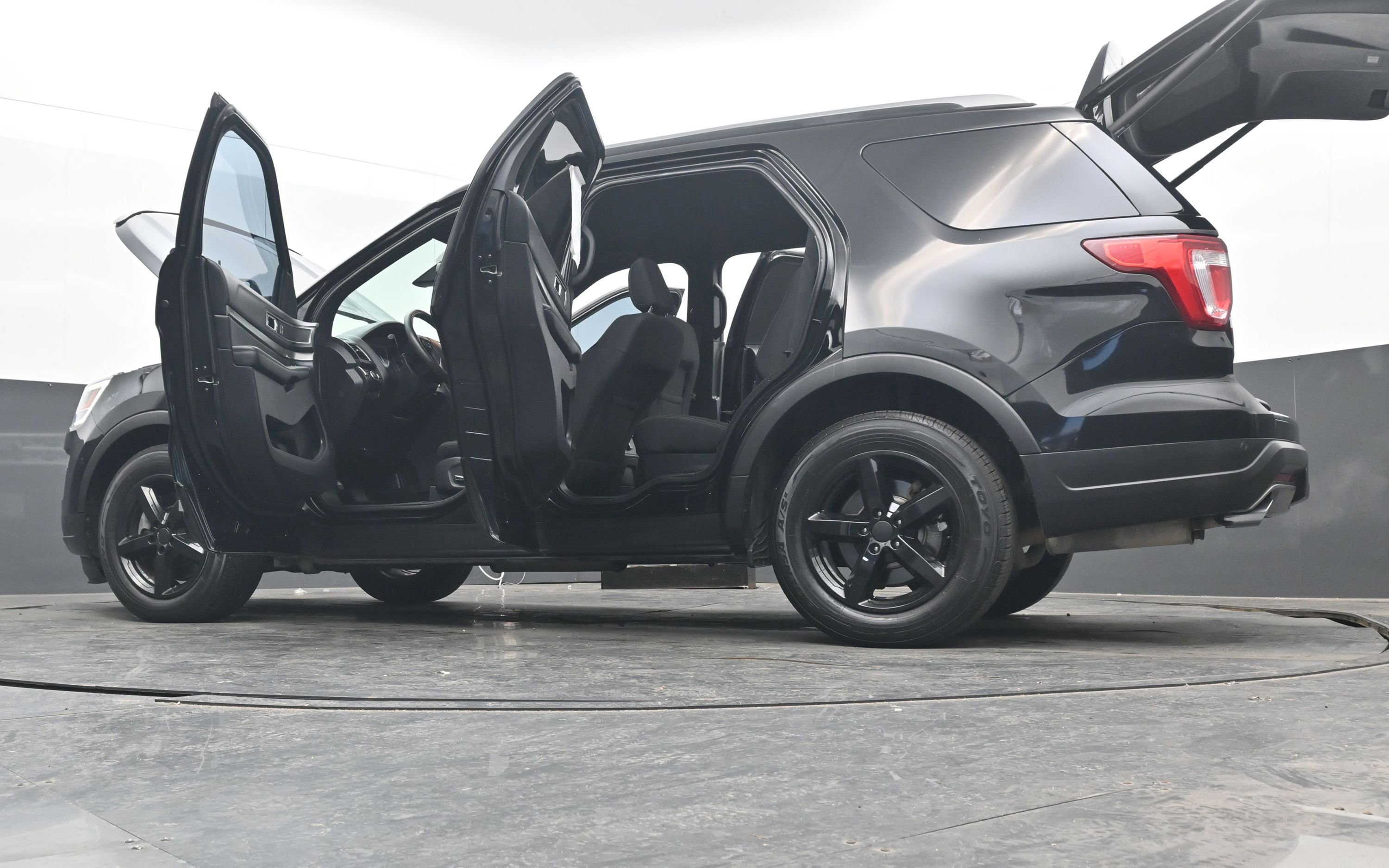 Used 2018 Ford Explorer XLT w/ Equipment Group 201A image 41