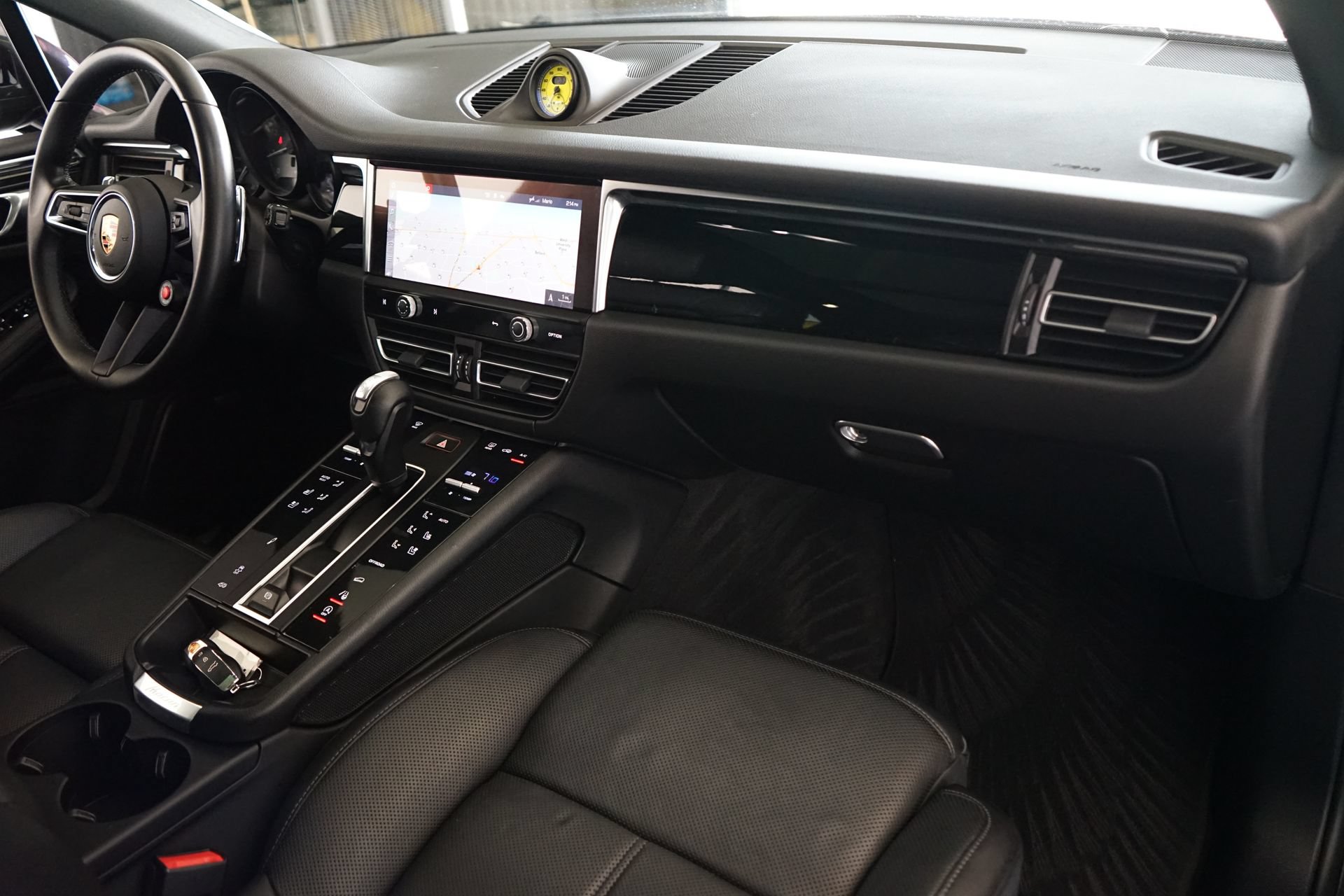Used 2023 Porsche Macan S AWD/4WD image 11