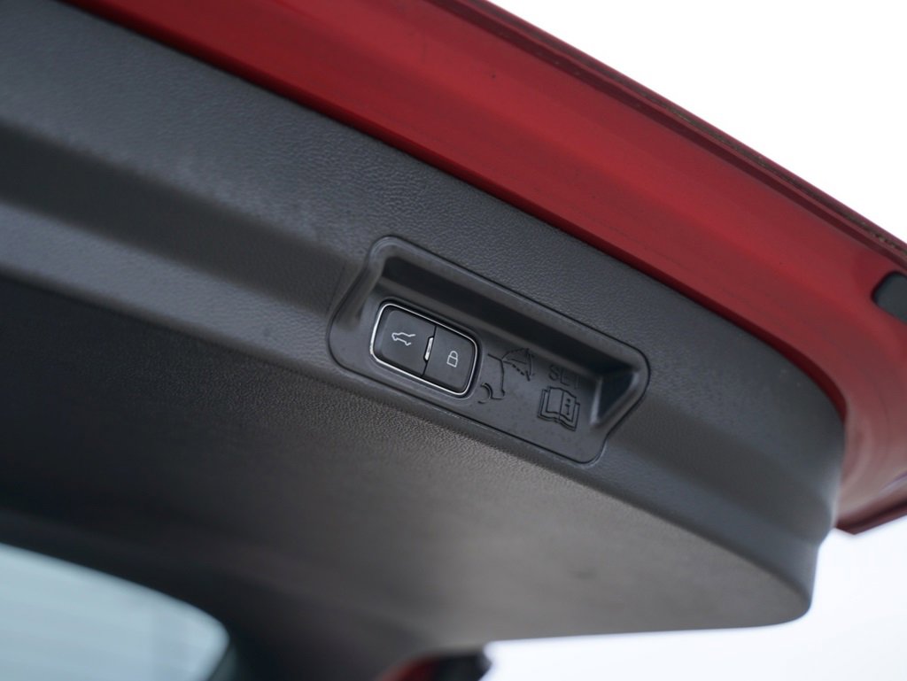 Used 2022 Ford Explorer Limited w/ Equipment Group 301A image 9