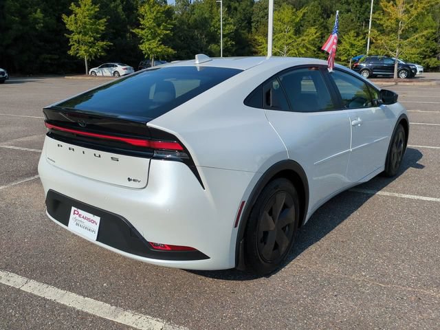 Used 2025 Toyota Prius LE FWD image 4