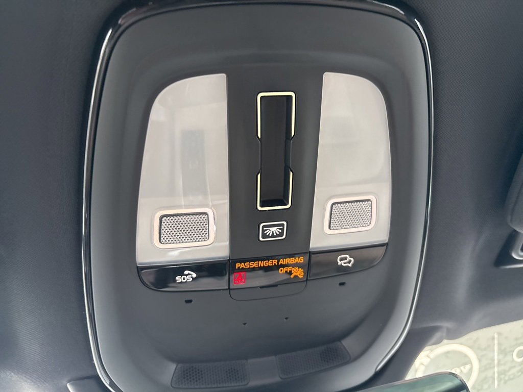 Certified 2025 Volvo XC90 B6 Plus image 32
