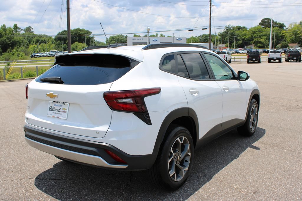Used 2025 Chevrolet Trax LT FWD image 13
