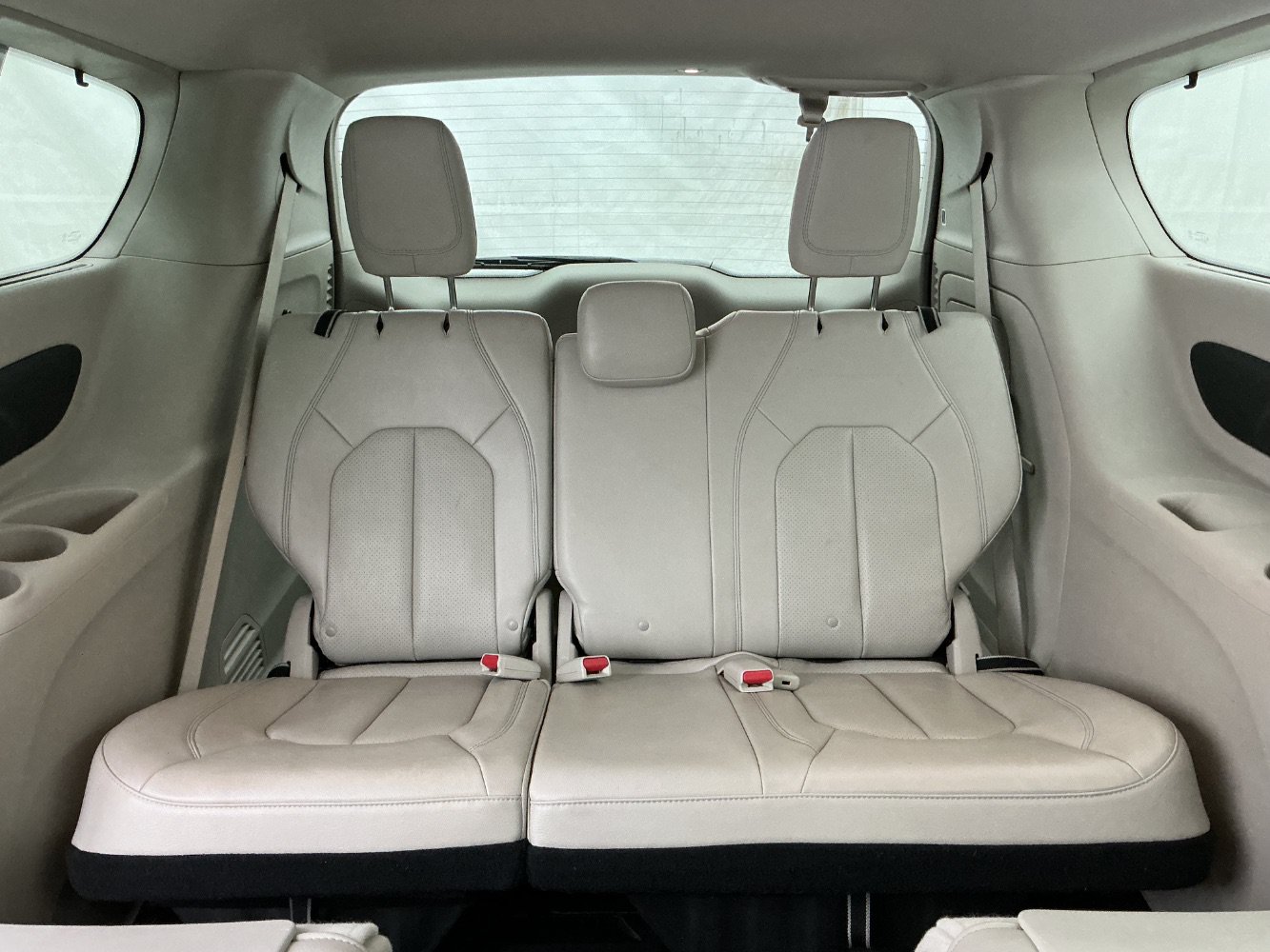 Used 2018 Chrysler Pacifica Touring-L FWD image 24