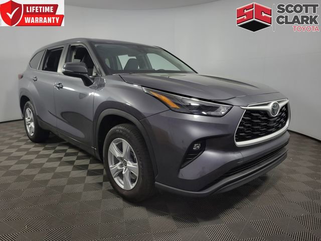 Used 2025 Toyota Highlander LE image 1
