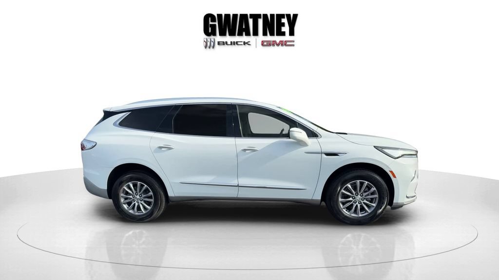 Used 2024 Buick Enclave Essence FWD image 2