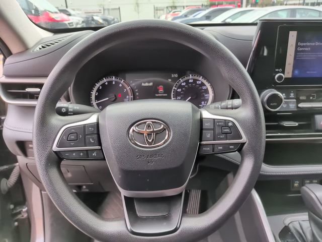 Used 2023 Toyota Highlander L FWD image 18
