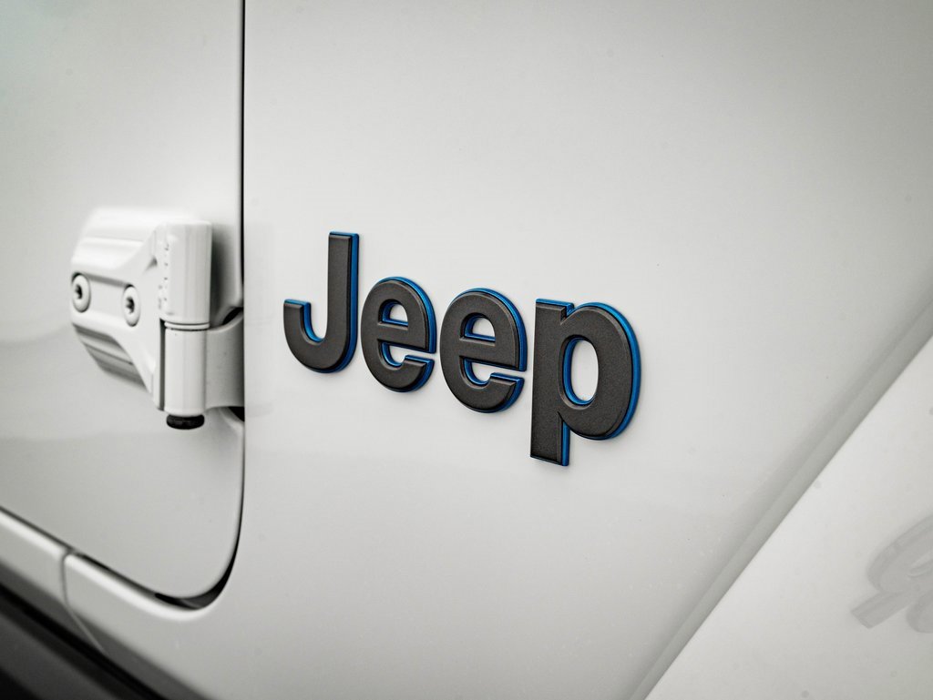 Used 2024 Jeep Wrangler Unlimited image 3