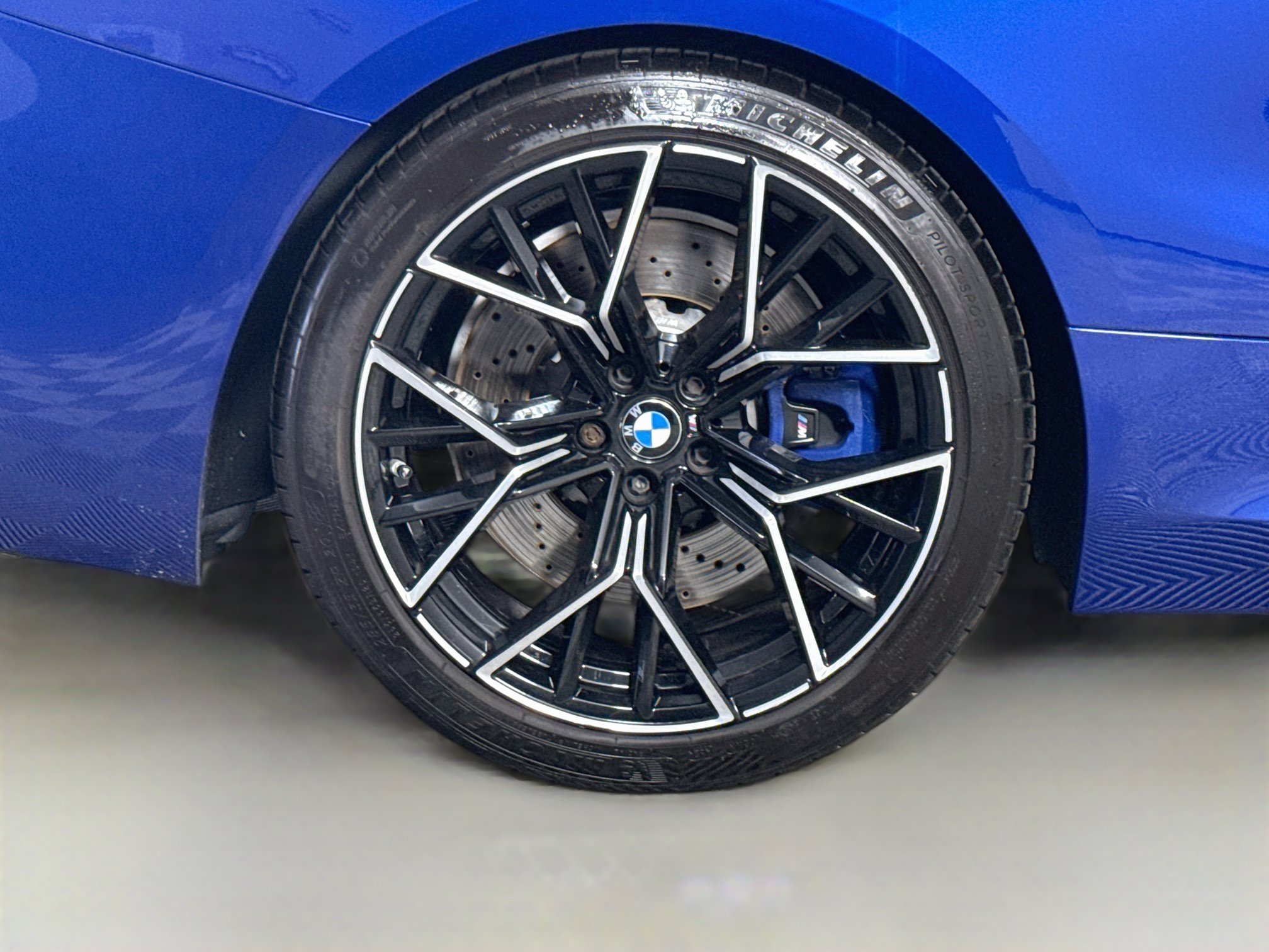 Used 2023 BMW M8 Competition w/ M Carbon Exterior Package AWD/4WD image 31