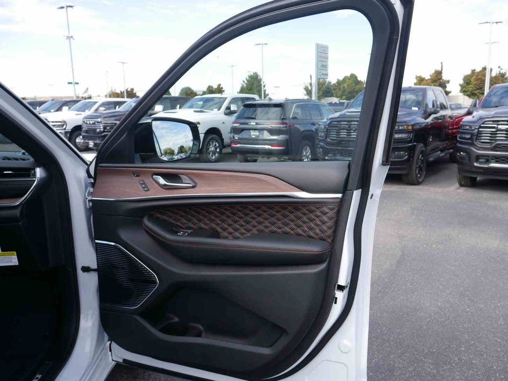 New 2025 Jeep Grand Cherokee Summit w/ Adv Protech Group IV image 21