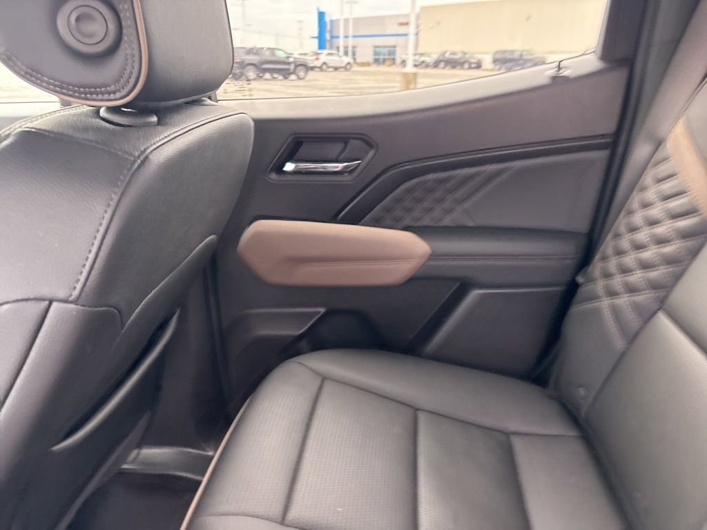 Used 2025 GMC Canyon Denali image 15