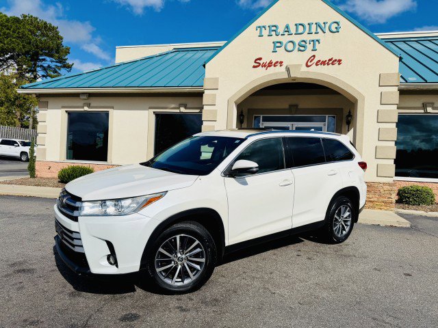 Used 2019 Toyota Highlander XLE image 3