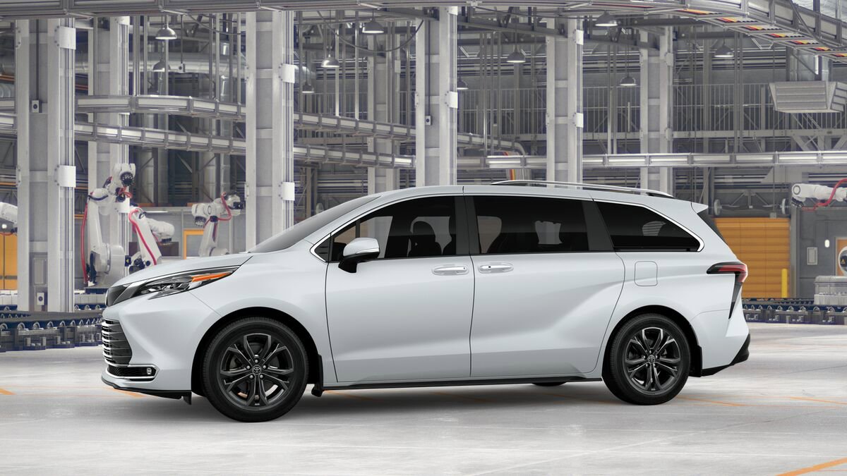 New 2026 Toyota Sienna Platinum image 3