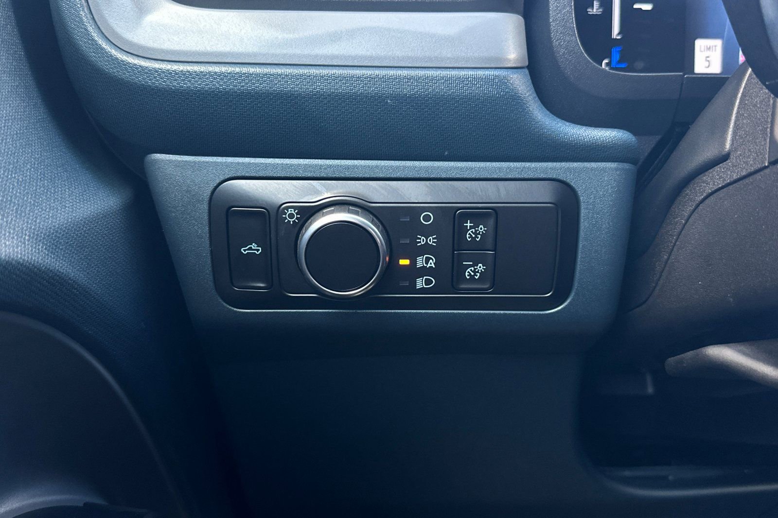 Certified 2025 Ford Maverick Lariat w/ Black Appearance Package image 28