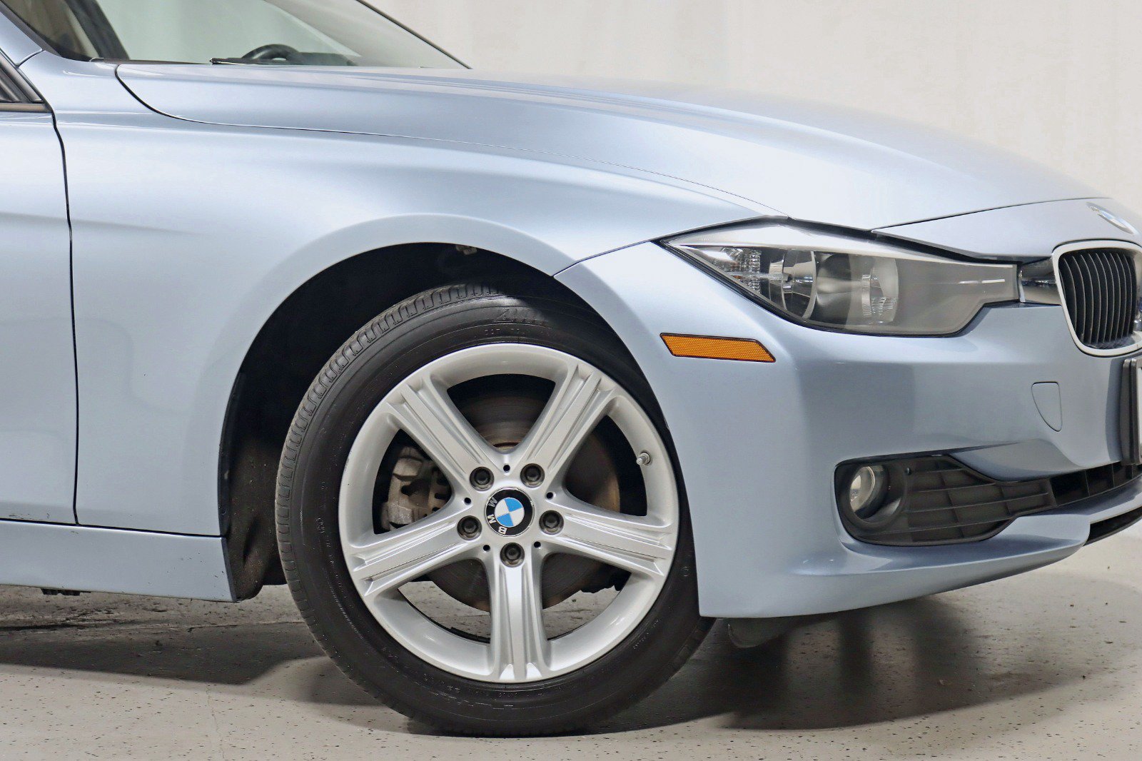 Used 2013 BMW 320i xDrive Sedan AWD/4WD image 5