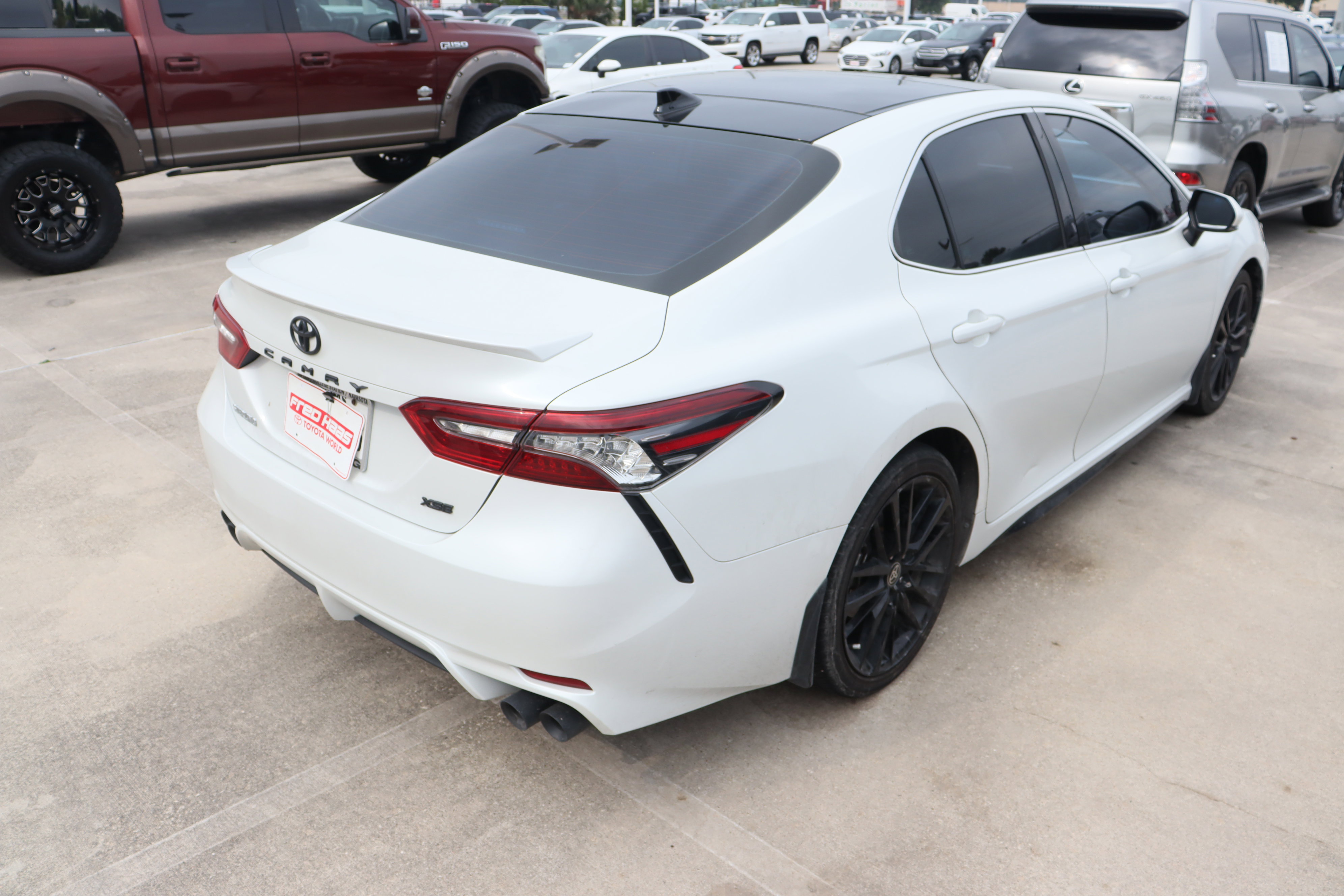 Used 2021 Toyota Camry XSE FWD image 11