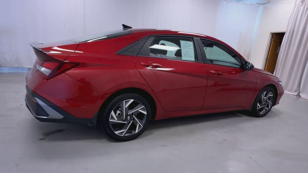 Used 2025 Hyundai Elantra Sport image 8
