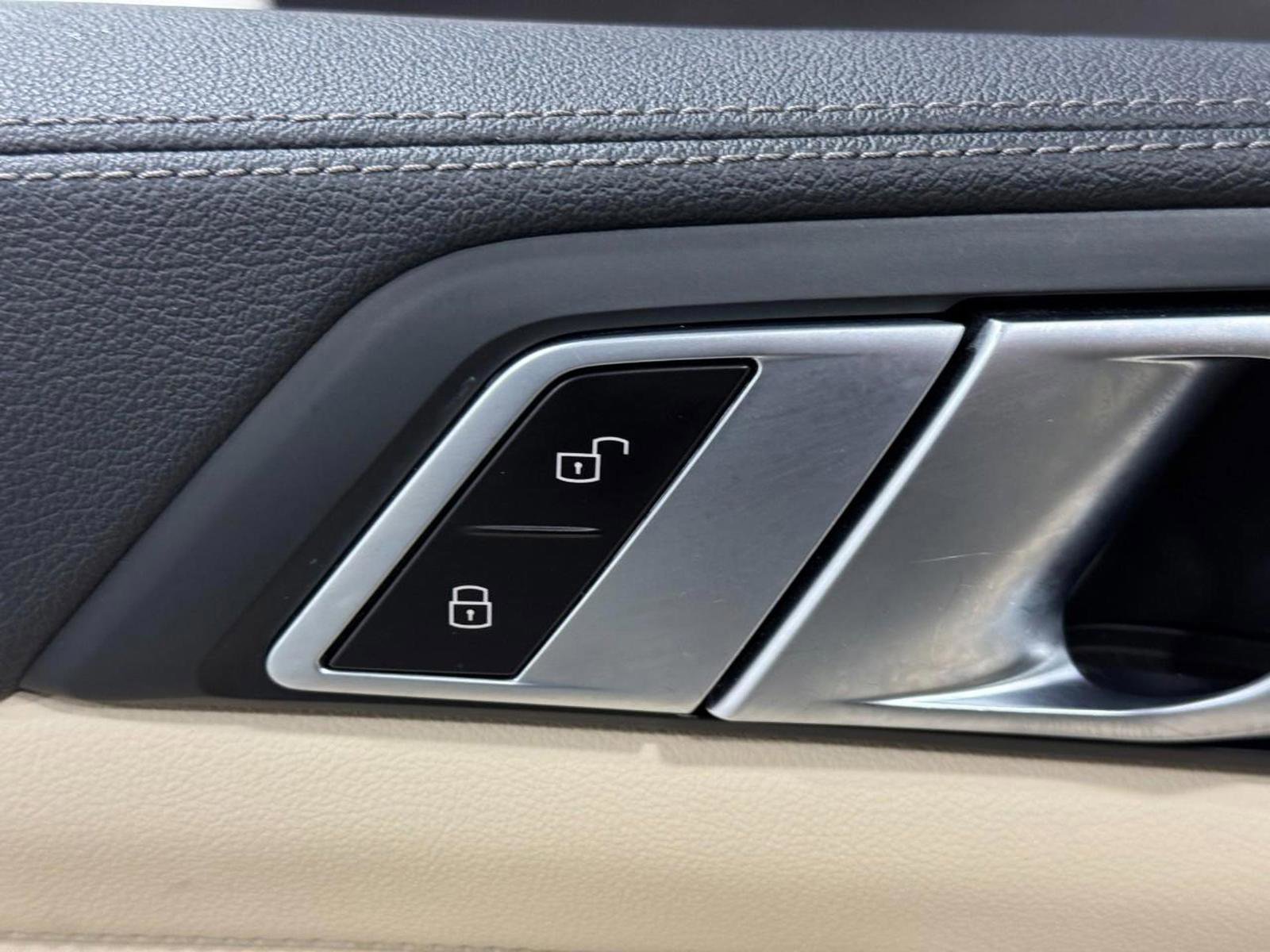 Used 2022 BMW X5 xDrive40i w/ Parking Assistance Package image 25