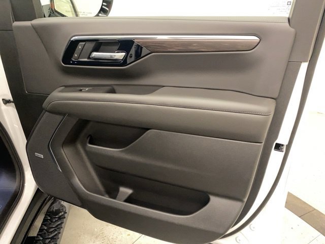 New 2026 Chevrolet Suburban Z71 w/ Z71 Off-Road Package AWD/4WD image 28