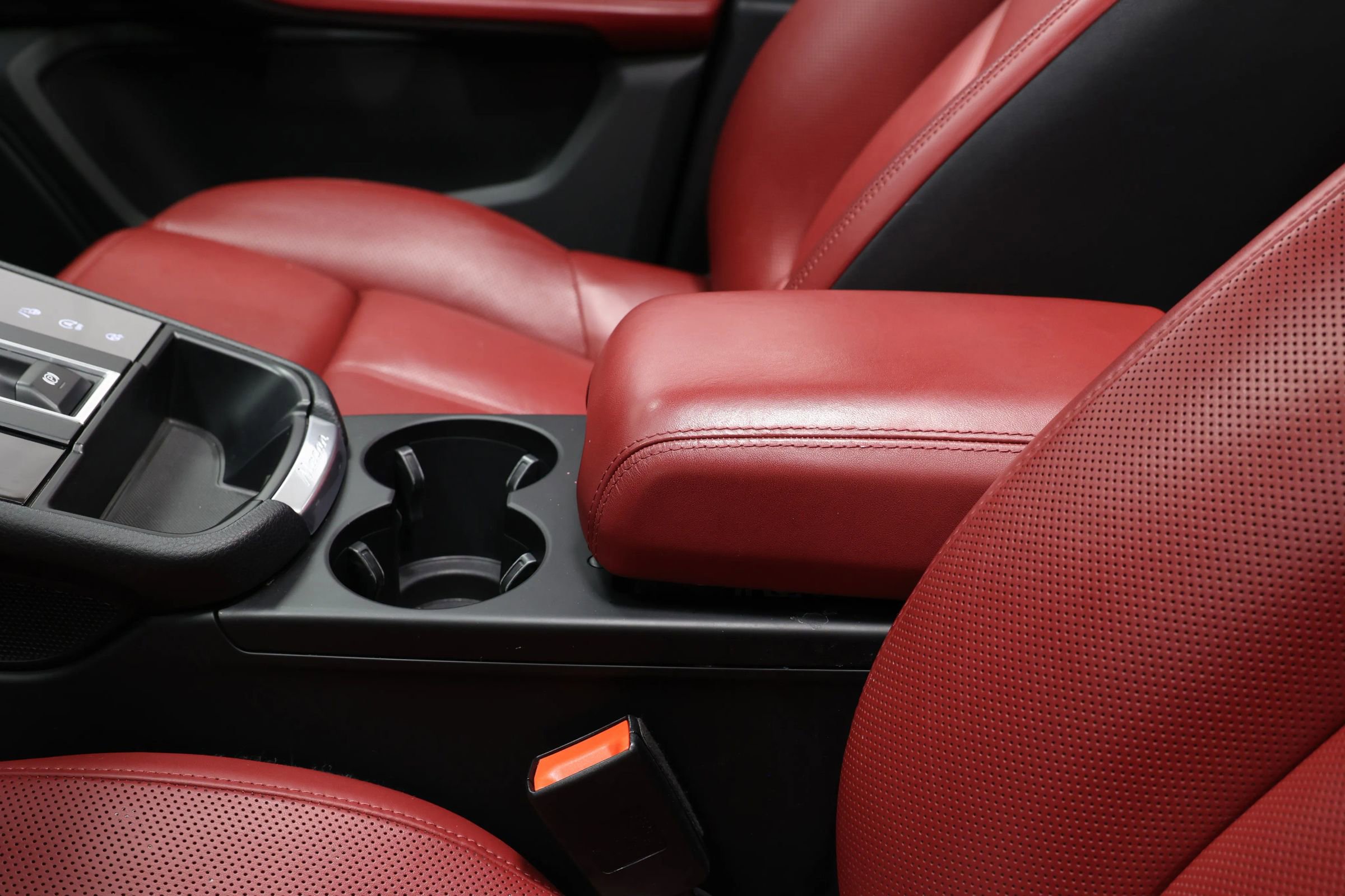 Used 2022 Porsche Macan image 39