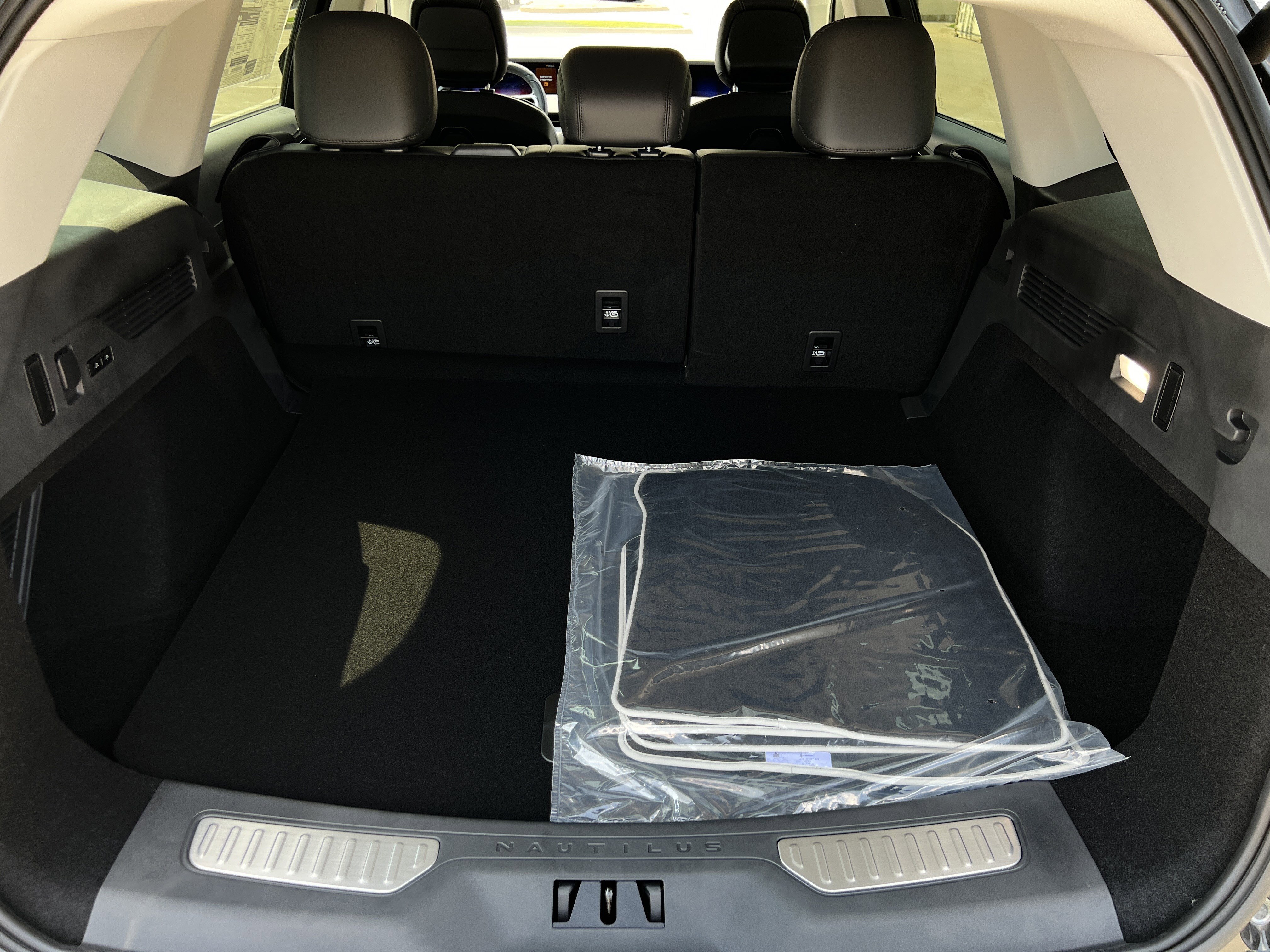 New 2025 Lincoln Nautilus Premier w/ Equipment Group 102A image 31