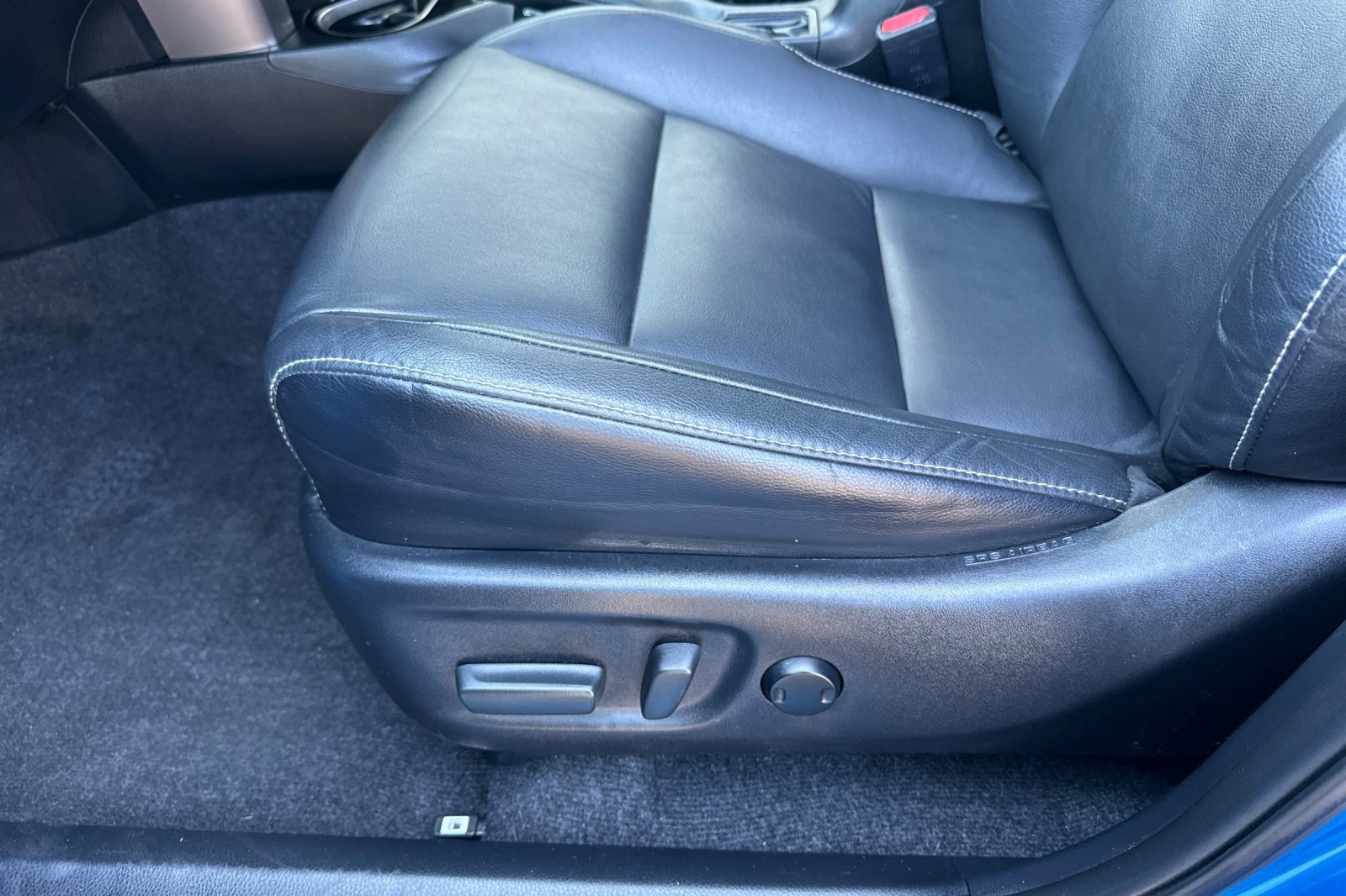 Used 2017 Toyota RAV4 Limited w/ Advanced Technology Package FWD image 14