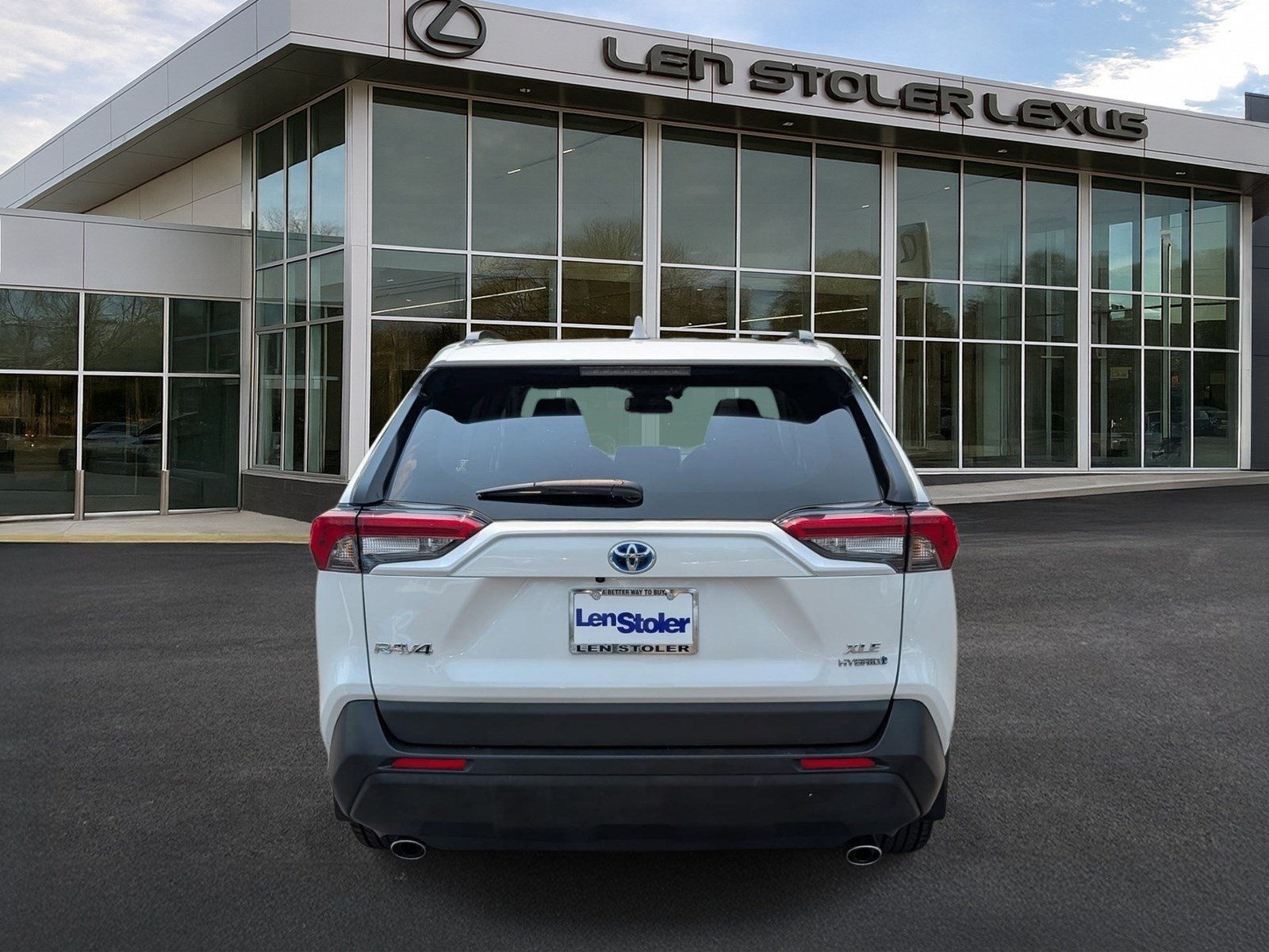 Used 2023 Toyota RAV4 XLE Premium AWD/4WD image 4