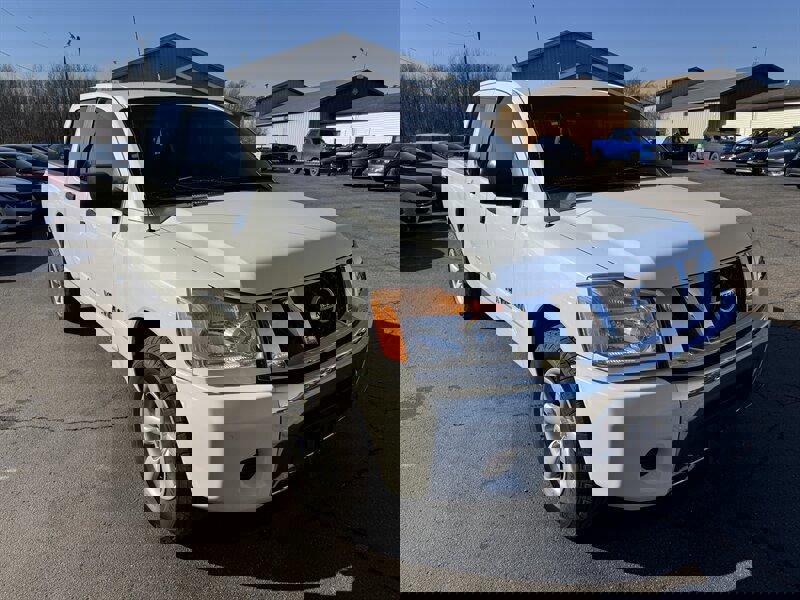 Used 2012 Nissan Titan SV image 4