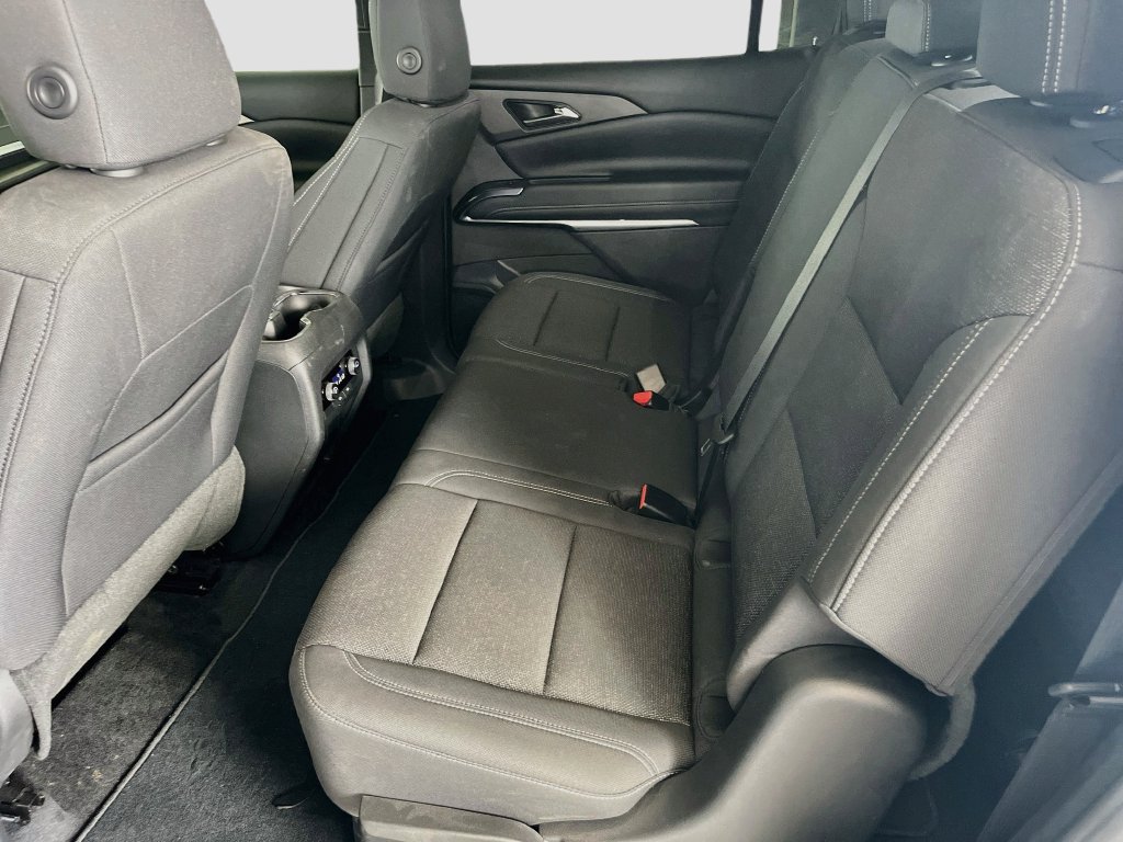Used 2026 Chevrolet Traverse LT FWD image 24