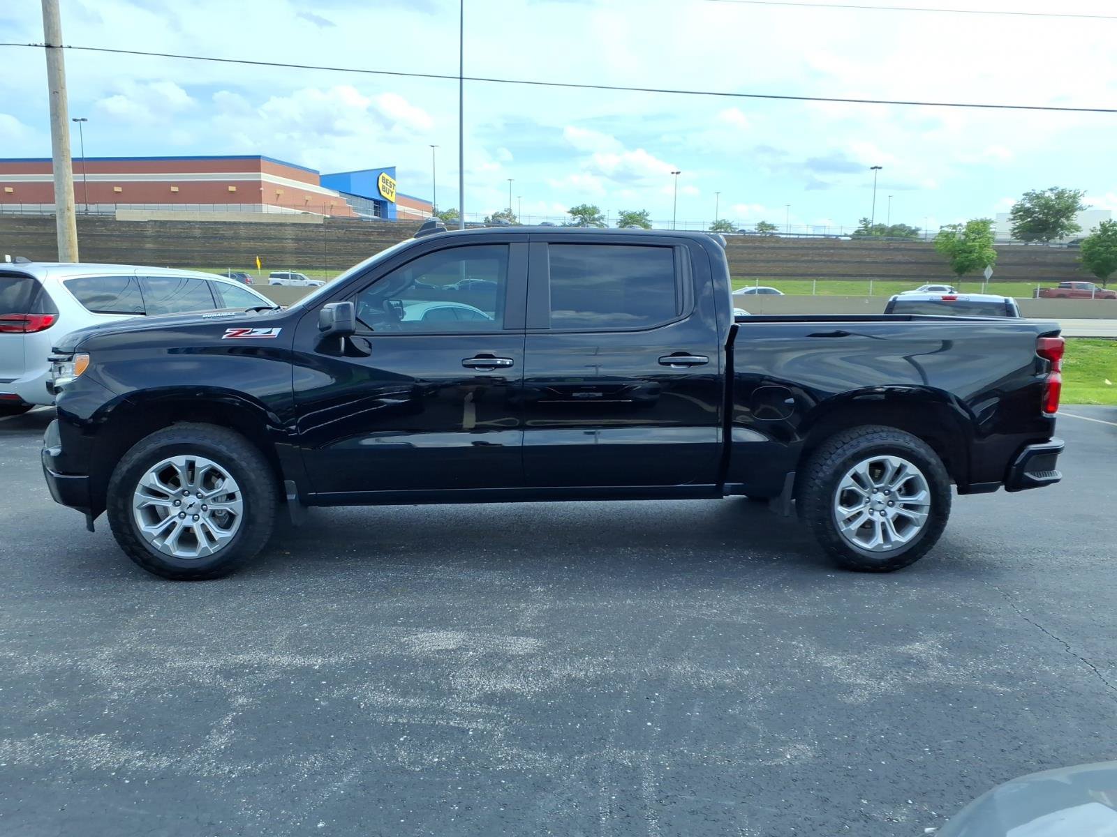 Used 2025 Chevrolet Silverado 1500 RST w/ Convenience Package II AWD/4WD image 4