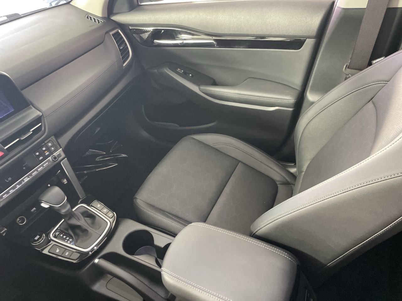 Used 2025 Kia Seltos EX w/ EX Sunroof Package image 22