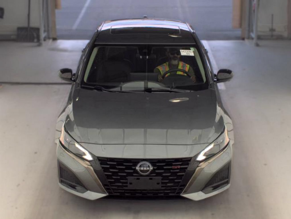 Used 2023 Nissan Altima 2.0 SR FWD image 3