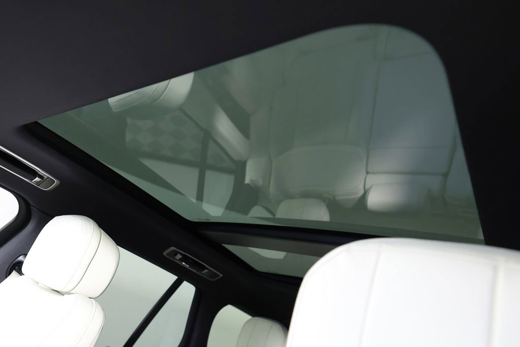 Used 2024 Land Rover Range Rover SE image 38
