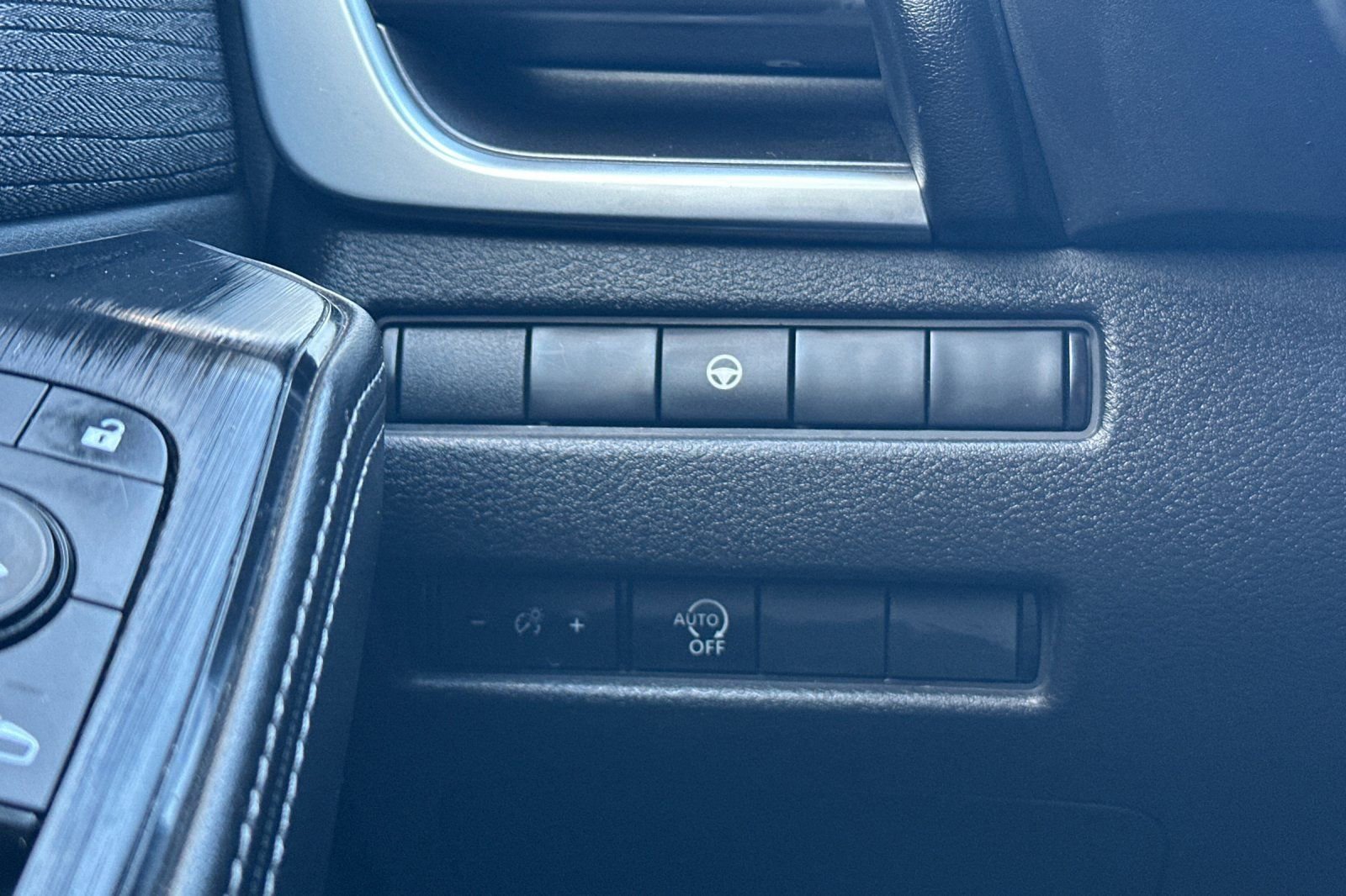 Certified 2023 Nissan Rogue SV image 31