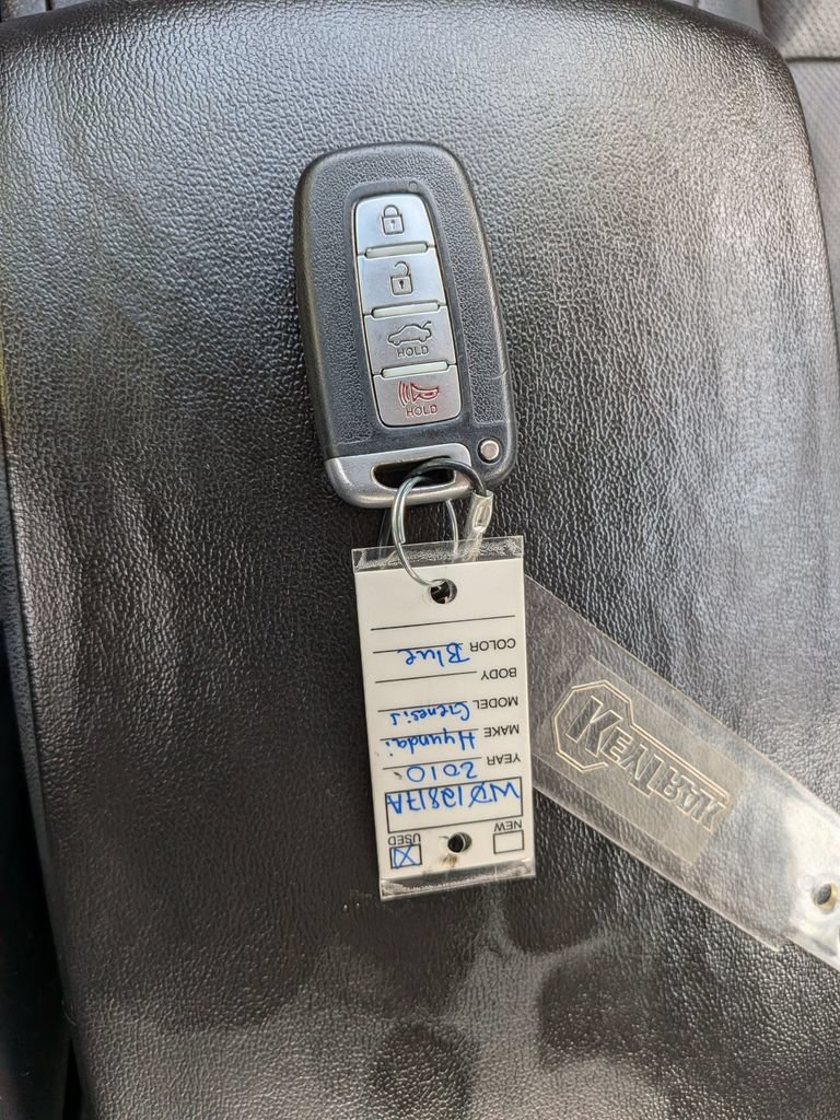 Used 2010 Hyundai Genesis 3.8 RWD image 29