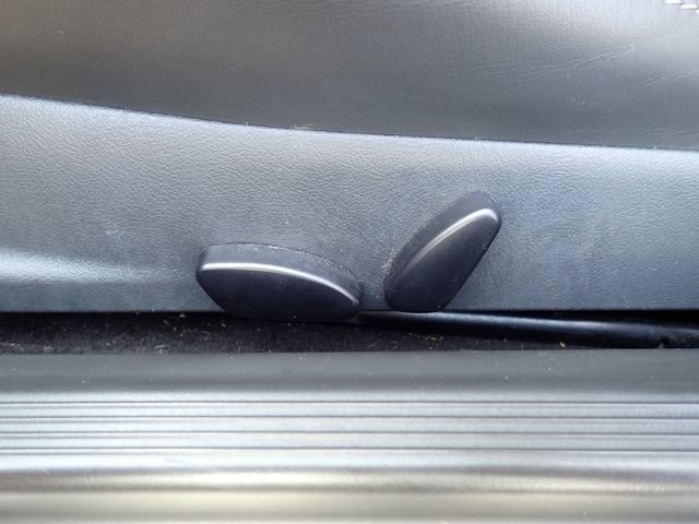 Used 2006 Chrysler Crossfire Limited RWD image 17