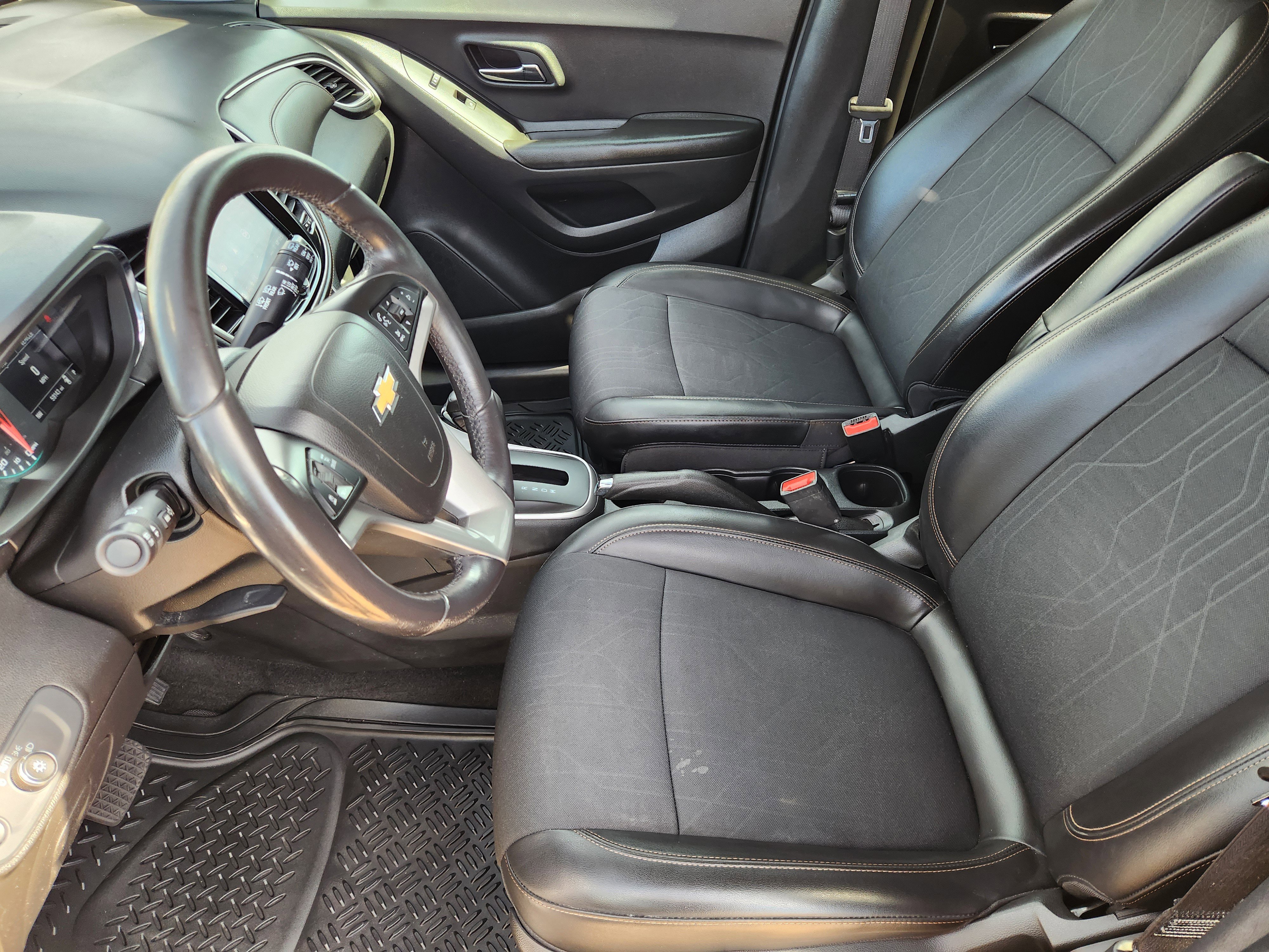 Used 2022 Chevrolet Trax LT w/ Sport Edition image 14