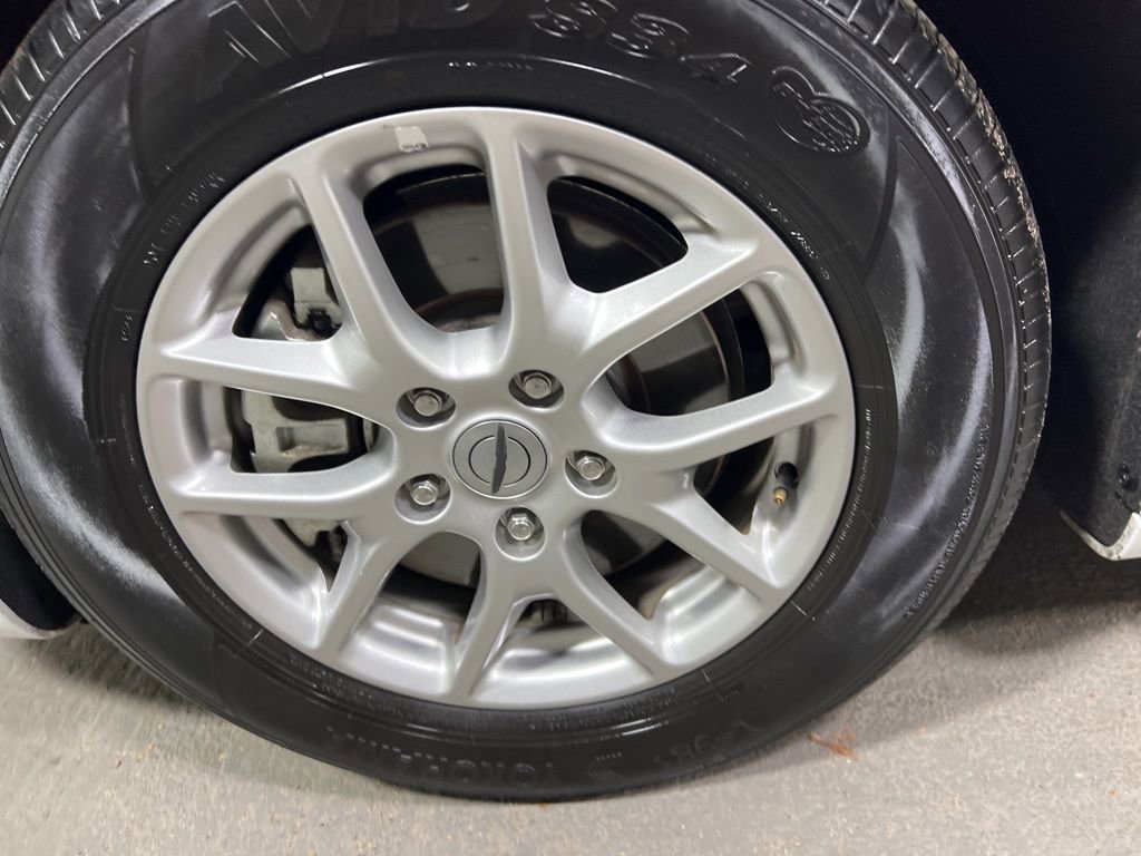 Used 2025 Chrysler Pacifica Select image 37