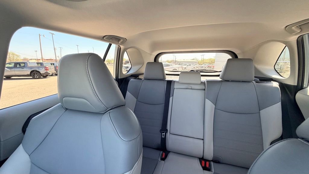 Used 2022 Toyota RAV4 XLE Premium image 29