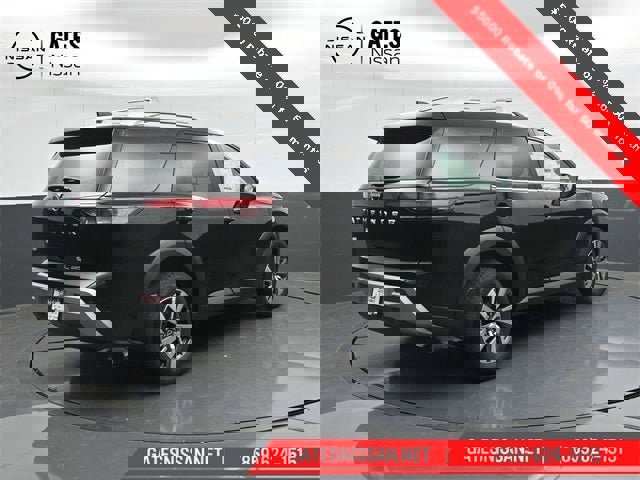 New 2025 Nissan Pathfinder SL image 2