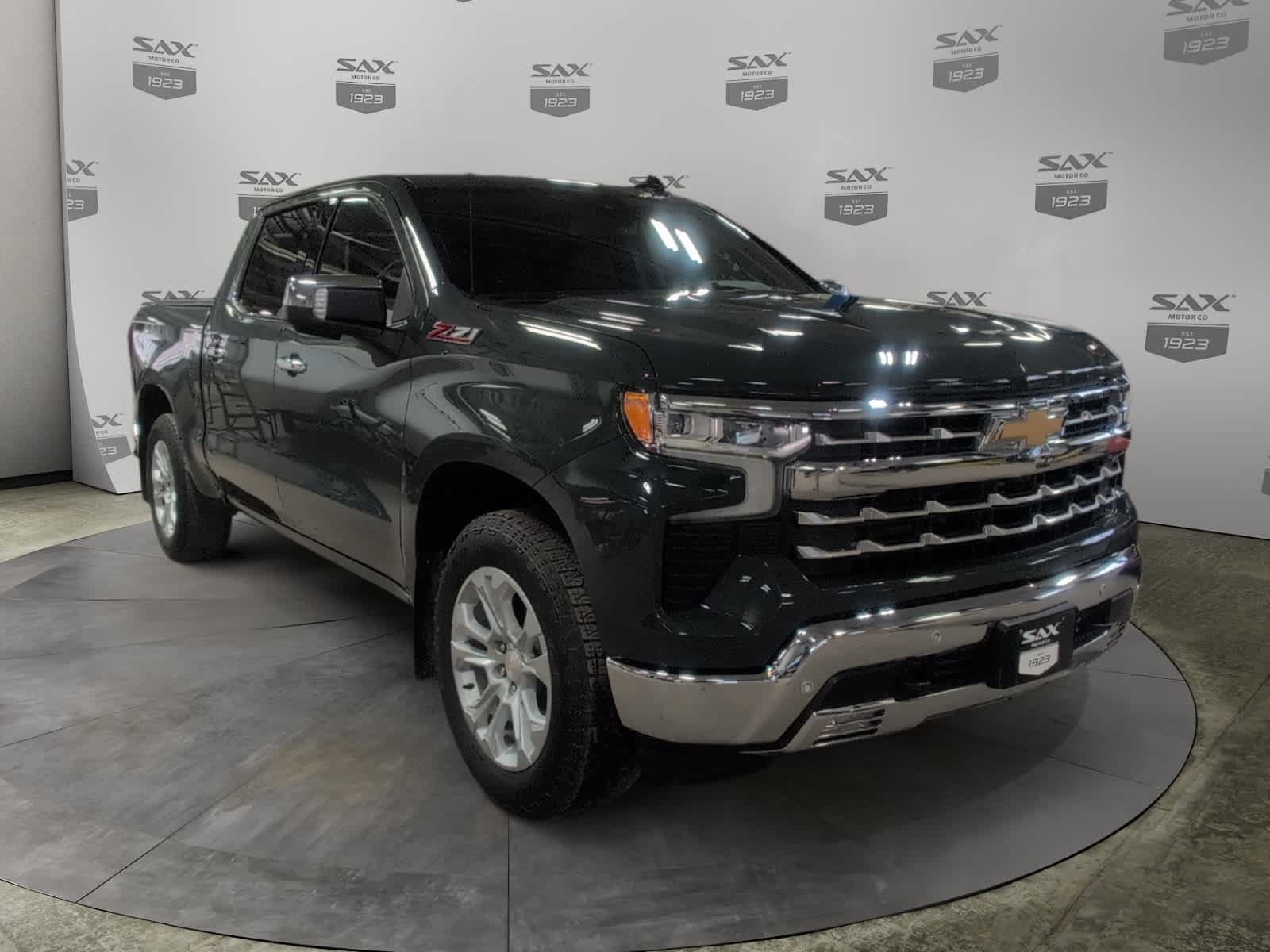 Used 2025 Chevrolet Silverado 1500 LTZ AWD/4WD image 1