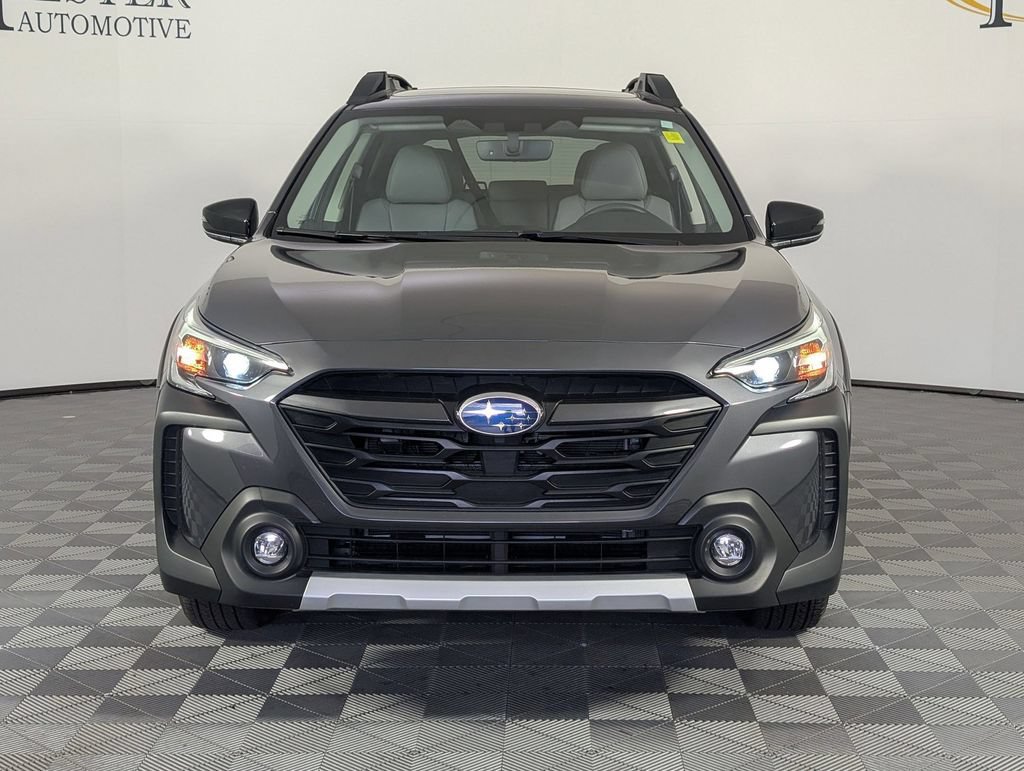 Used 2025 Subaru Outback Limited AWD/4WD image 3