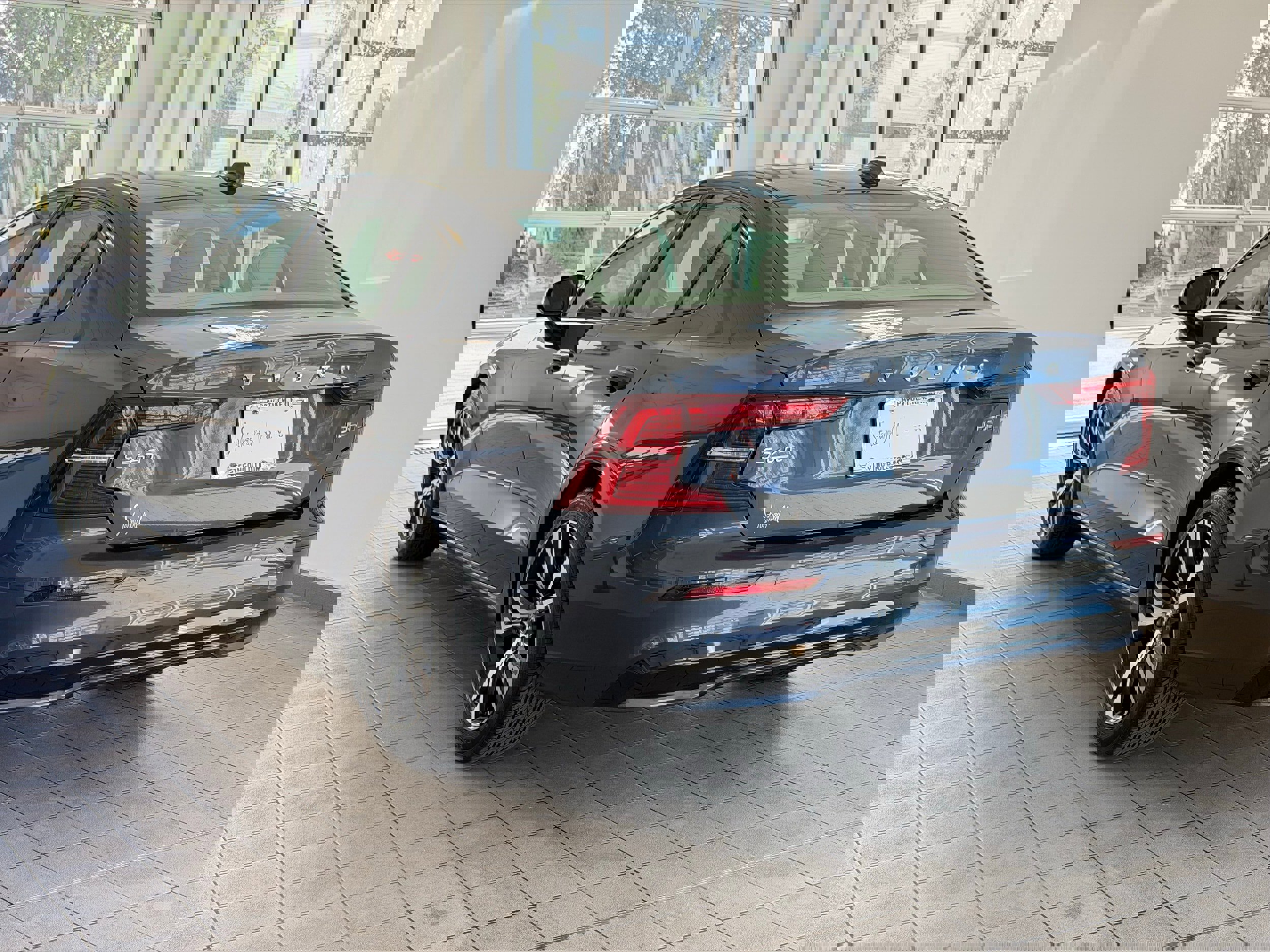 Certified 2025 Volvo S60 B5 Core image 9