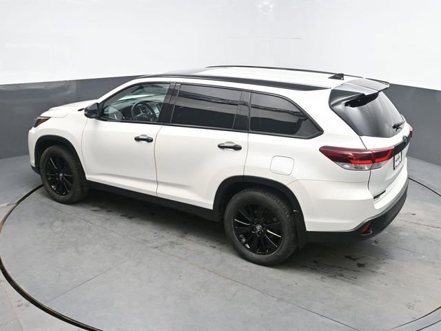 Used 2019 Toyota Highlander SE w/ Nightshade Edition AWD/4WD image 35