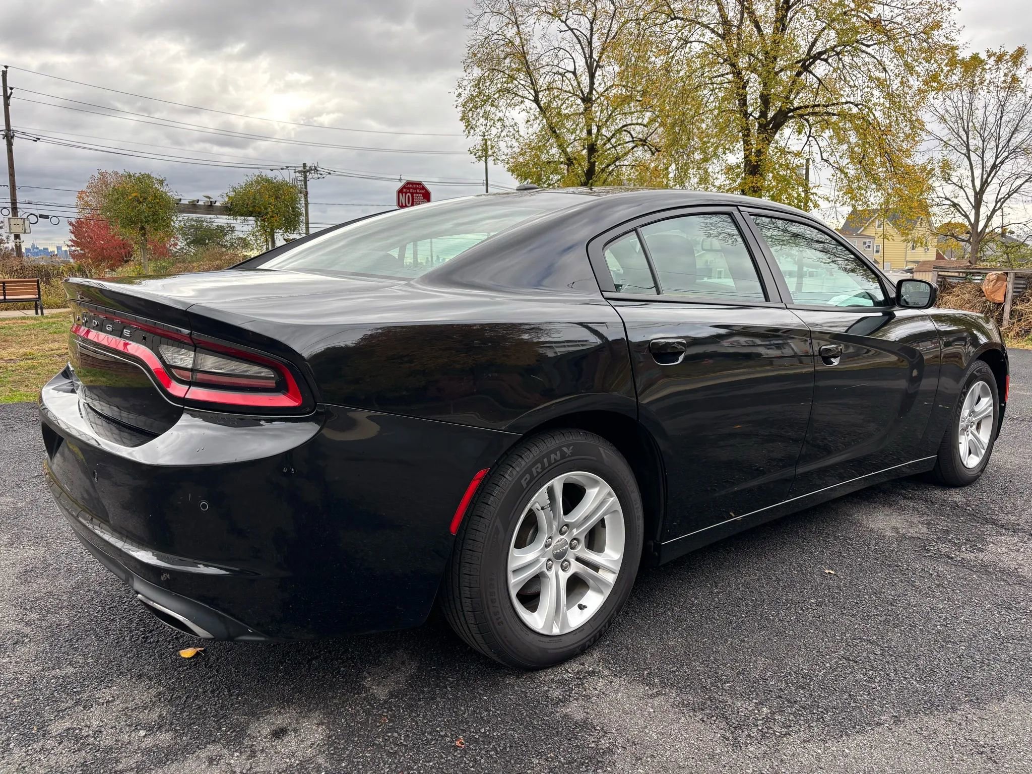 Used 2017 Dodge Charger SE w/ Popular Equipment Group image 9