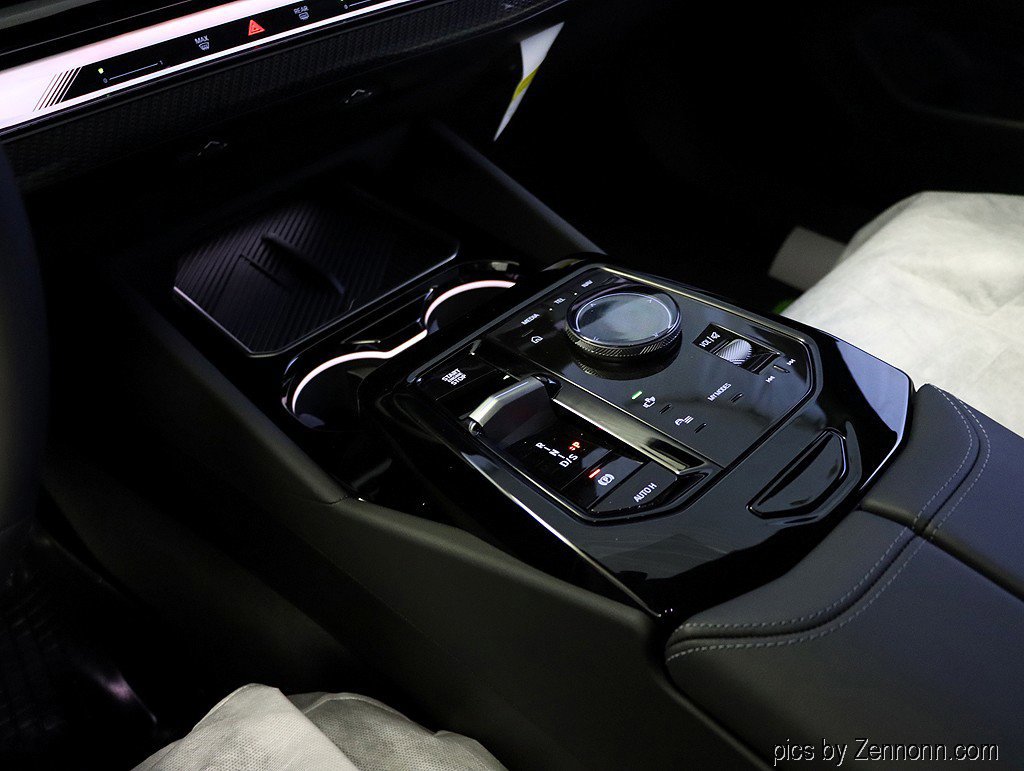 Used 2026 BMW 550e xDrive image 15