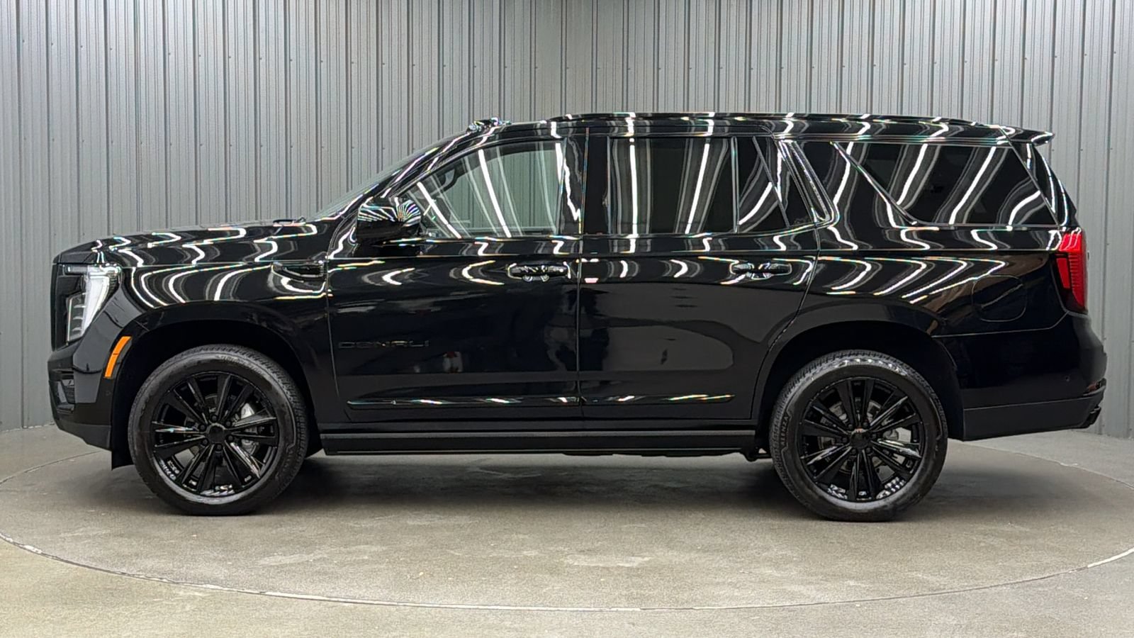 Used 2026 GMC Yukon Denali w/ Sun & Power Step Package AWD/4WD image 2